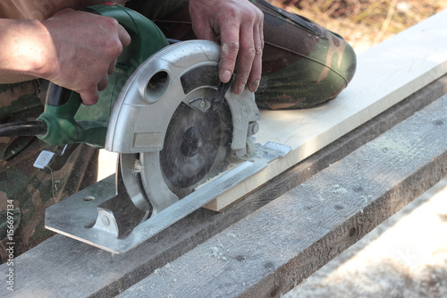 Construction, repair, tools - Work on the circular saw