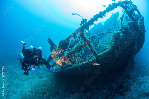 Diving on the wreck 