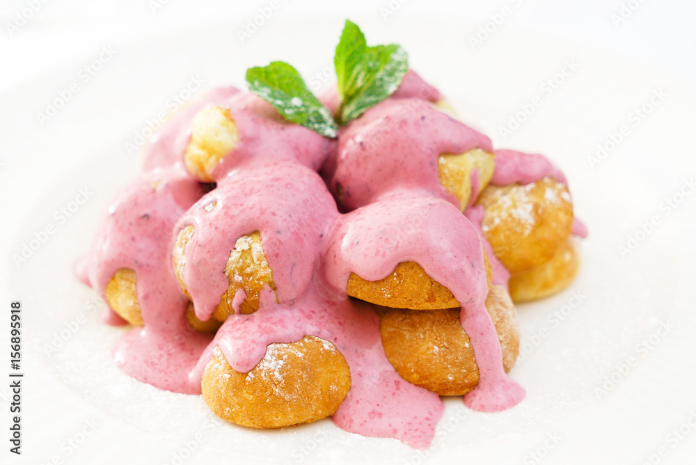 Profiteroles with cream Profiteroles with cream