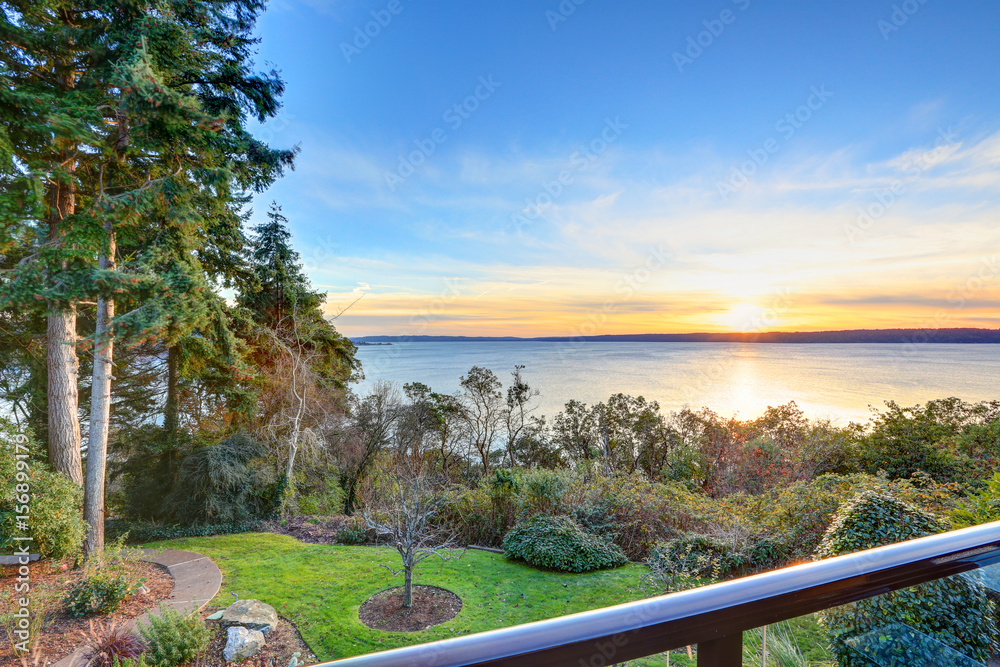 Modern two story panorama house with Puget Sound view Modern two story panorama house with Puget Sound view