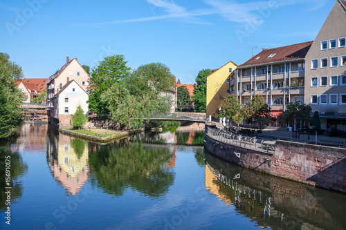 am Fluss gebautes Nürnberg © arborpulchra