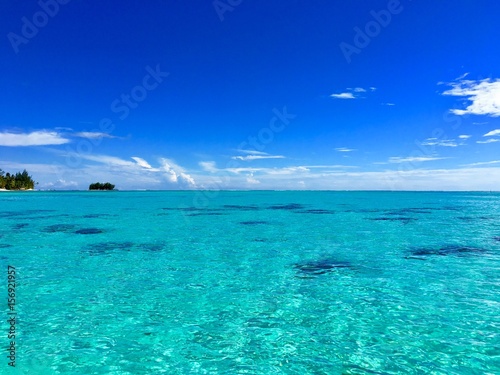 Beautiful view on the turquoise lagoon of Moorea and its Motus, Moorea, Tahiti, French Polynesia