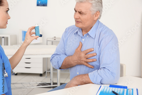 Doctor giving elderly man i...