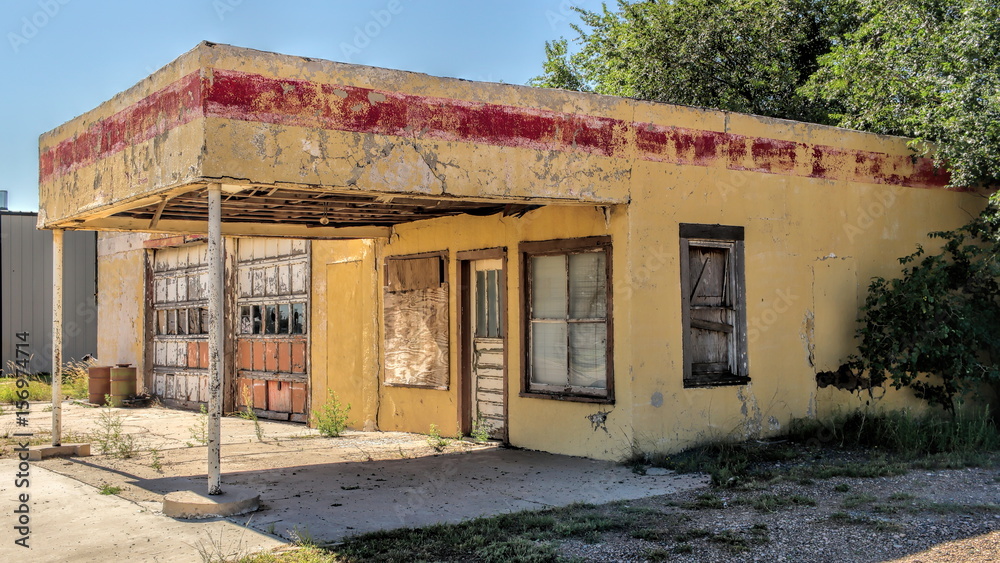 Abandoned Gas Station in Texas 