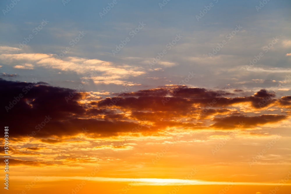 Obraz premium colorful dramatic sky with cloud at sunset