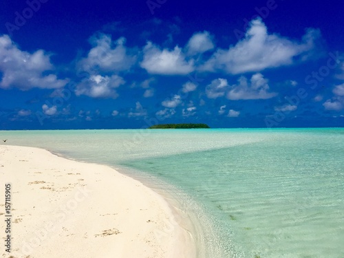 Small Motu (island) in the beautiful turquoise lagoon of Marlon Brando's atoll Tetiaroa, Tahiti, French Polynesia