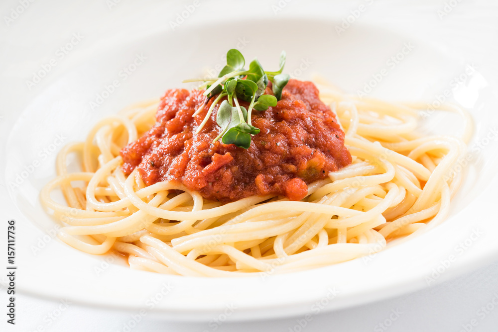 spaghetti and tomato sauce