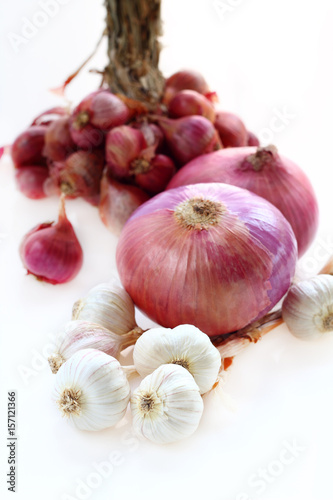 Red onion and garlic is raw food.