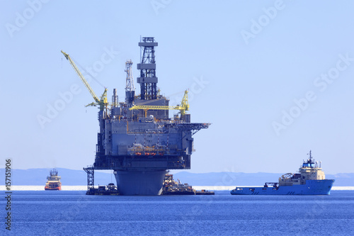 offshore oil and gas platform with supply ships