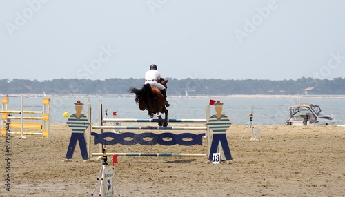 concours de saut d'obstacles ,concours hippique, plage Pereire,Arcachon,jumping des sables photo