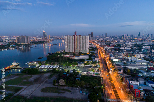 Fototapeta Naklejka Na Ścianę i Meble -  Rama 3 Rd. of Bangkok in The morning