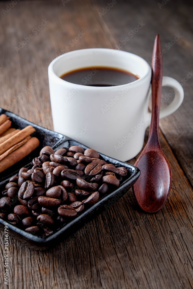 Fototapeta premium Coffee beans with cinnamon A mixture of popular drinks.