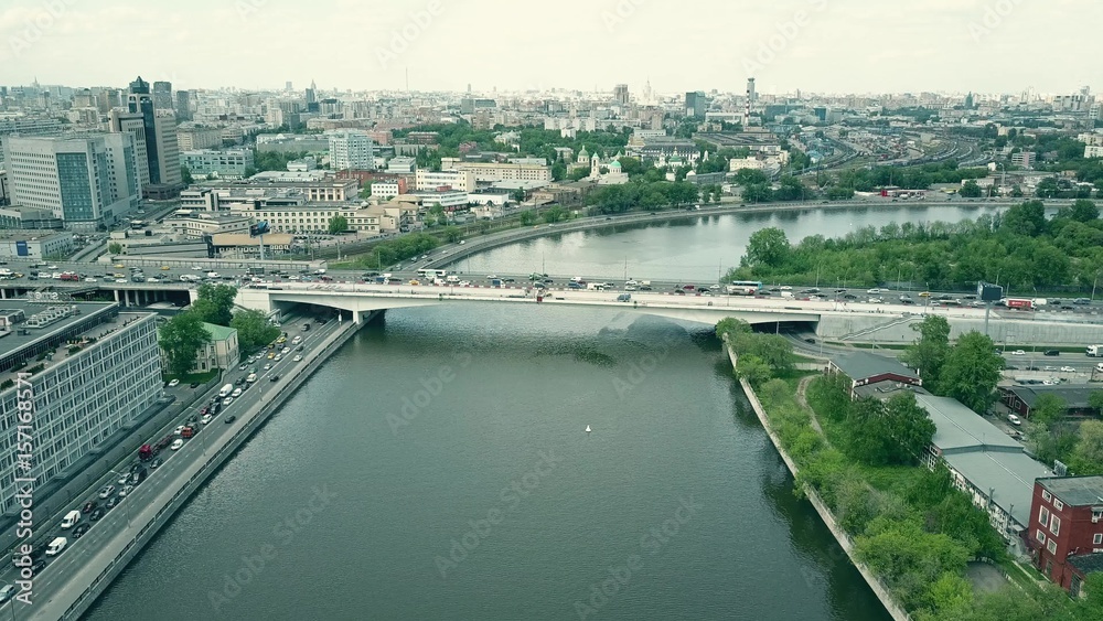 Obraz premium Aerial shot of the Moscow river and the summer cityscape