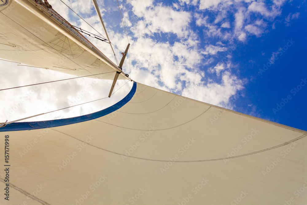 Obraz premium Detailed closeup of sail on sailboat