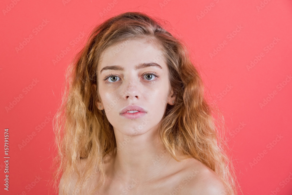 Naklejka premium girl with pretty face and blond, long, wavy hair