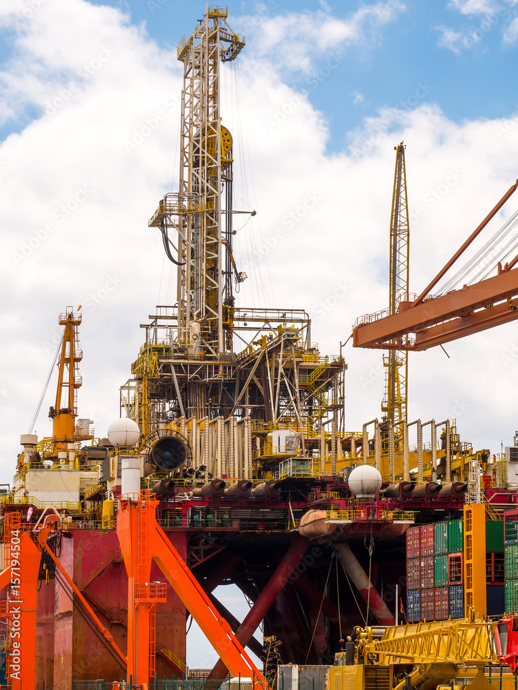 Ölbohrplattform StockFoto Adobe Stock