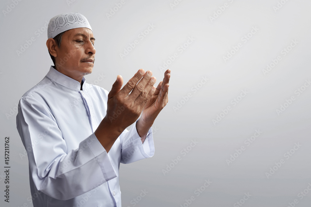 Old muslim man praying