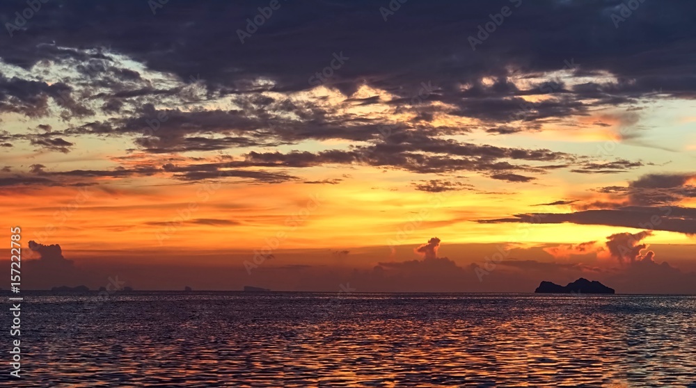 Obraz premium Beautiful sunset on Koh Phangan