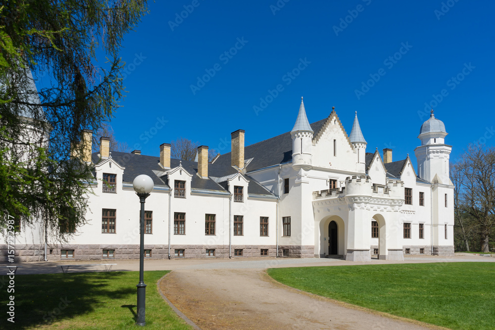 Fototapeta premium Alatskivi castle by sunny springtime