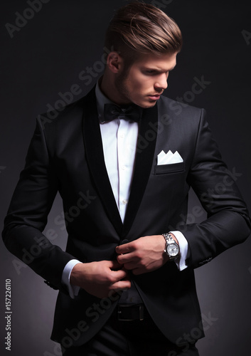 Fotografie, Obraz business man buttons his tuxedo jacket