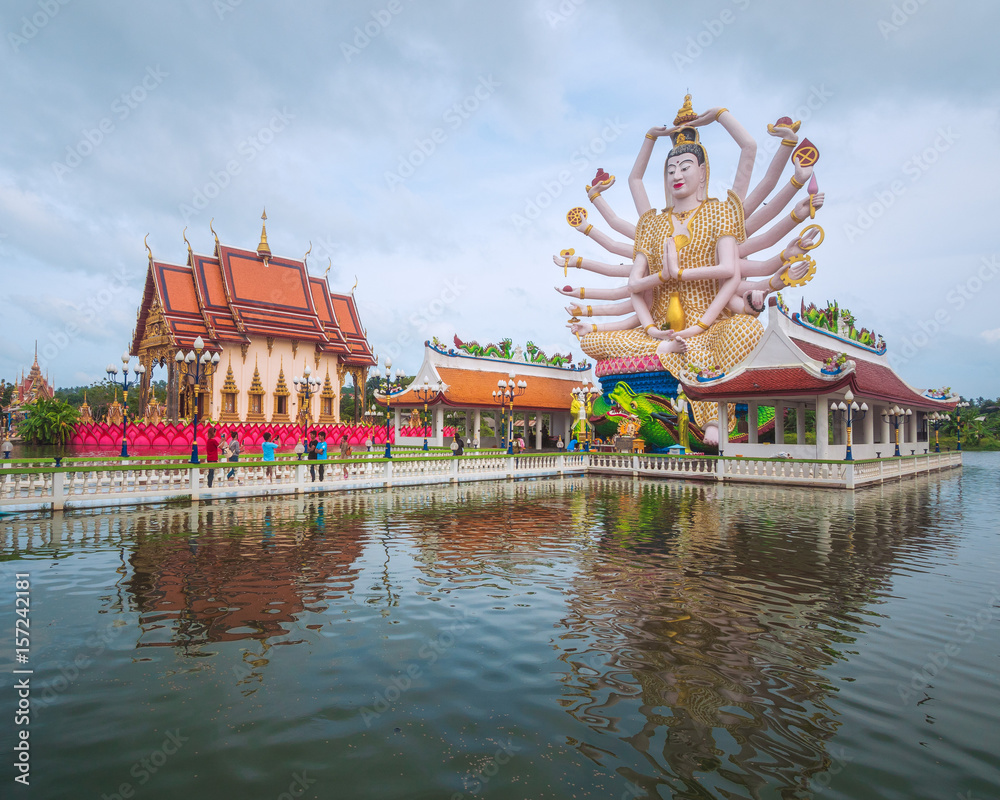 Obraz premium Chao Mae Kuan Im or Guanyin, the Goddess of Mercy, in Wat Plai Leam Temple on Koh Samui Island, Thailand