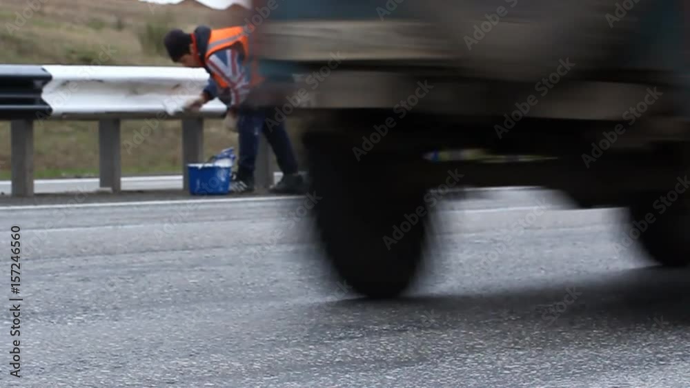 Дорожные рабочие убирают улицу. Техника для уборки улиц. Город. Road workers clean the street. Equipment for cleaning of streets. City
