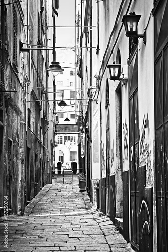 Fototapeta Naklejka Na Ścianę i Meble -  Geino, Italy old town narrow pedestrian cobbled street