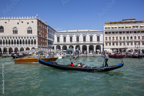 Venezia tra laguna arte gondole e canali