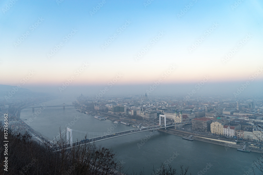 ゲッレールトの丘から見るブダペスト市街の風景