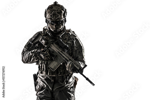 фотографія Army soldier in Protective Combat Uniform holding Special Operations Forces Combat Assault Rifle