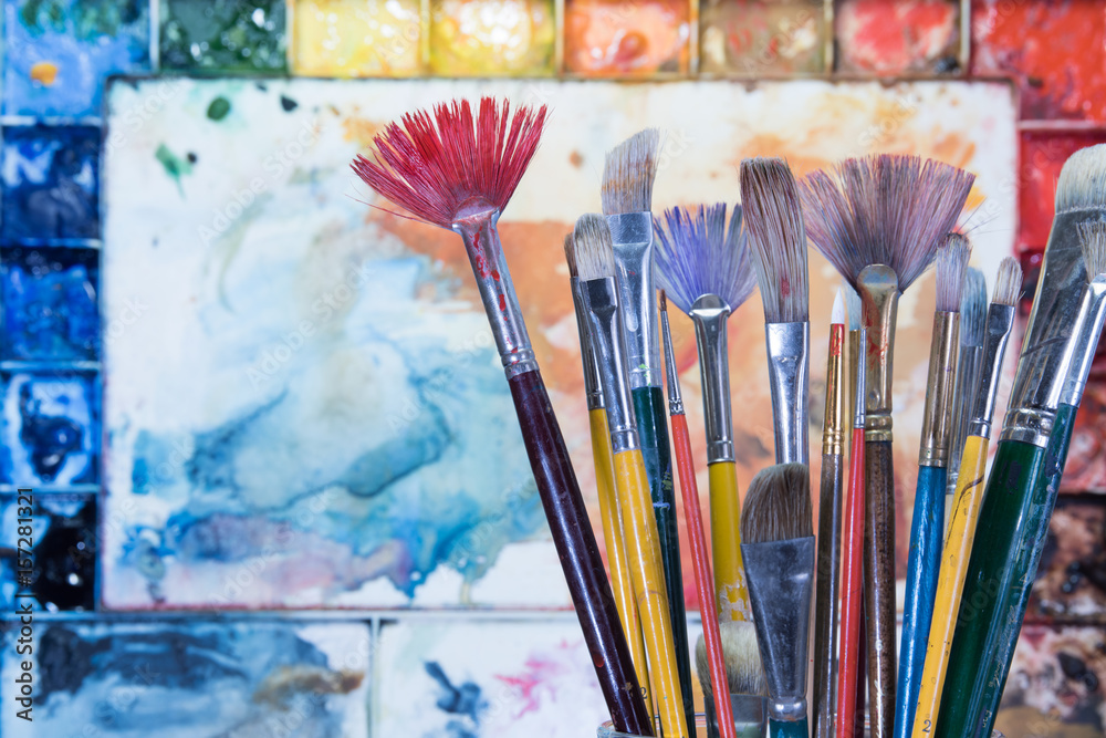 Art paint brushes with palette