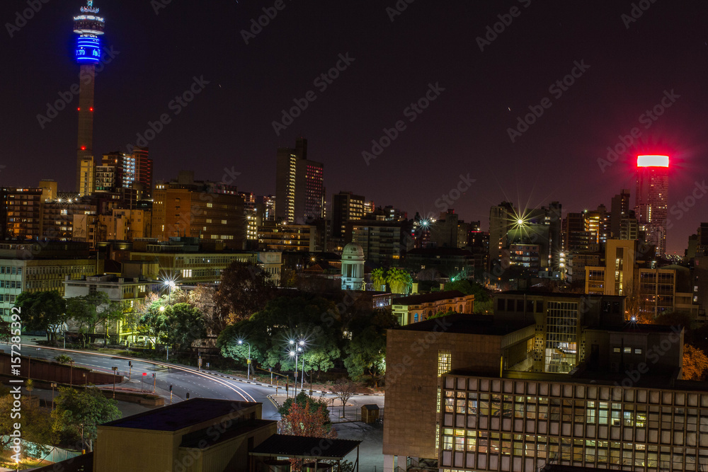 Fototapeta premium Miasto Johannesburg nocą