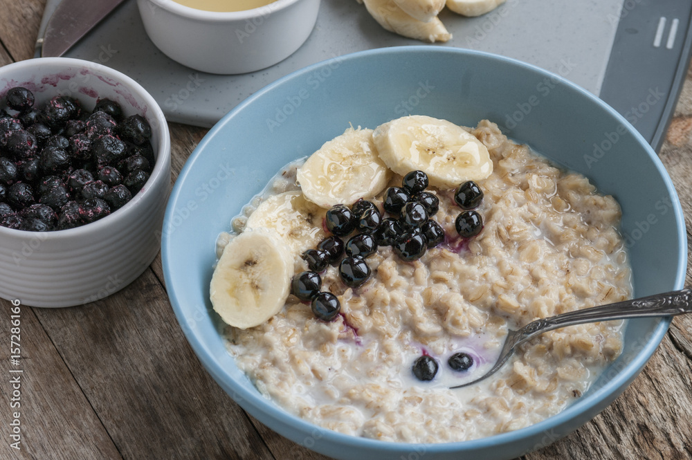 Breakfast: oatmeal with bananas and blueberries Breakfast: oatmeal with bananas and blueberries