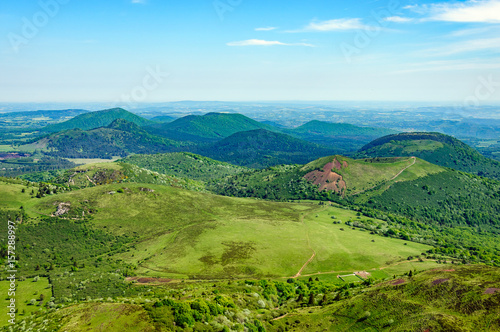 Chaîne des Puys, nord du Puy-de-Dôme photo