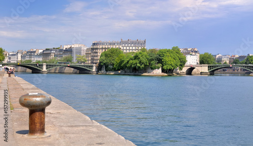 Pont de Sully à Paris des quais de Seine