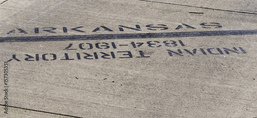 Φωτογραφία Commorative line of division between  land where Native Americans were allowed t