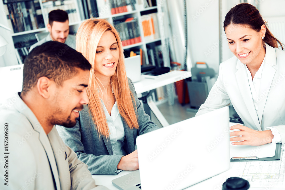 Fototapeta premium Business people in modern office