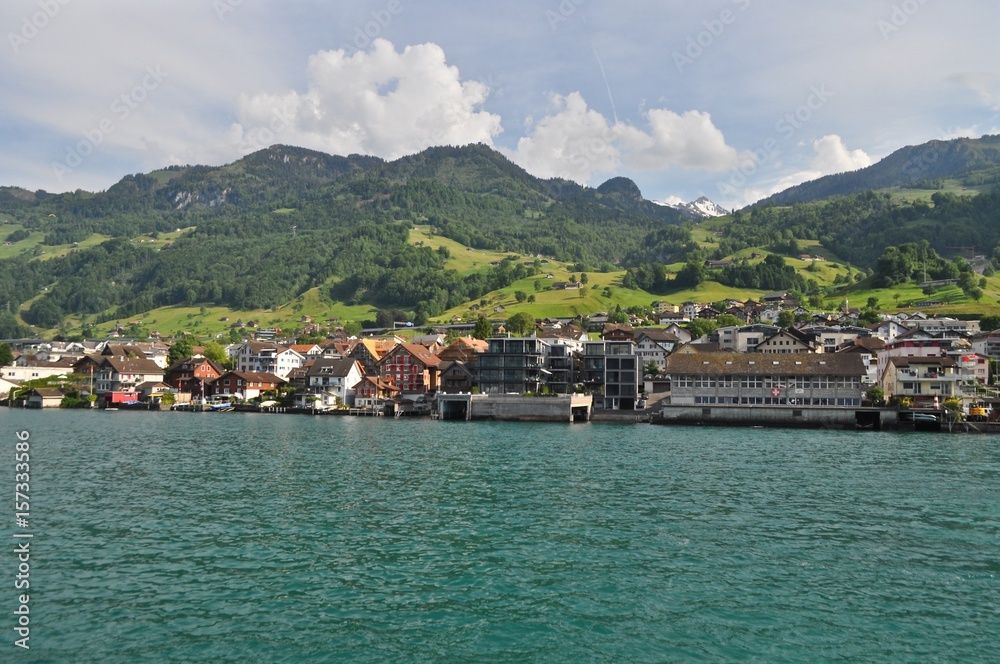 Dorf Beckenried am Vierwaldstättersee, im Kanton Nidwalden,  in der Zentralschweiz. Gemeinde direkt am See. Schweiz