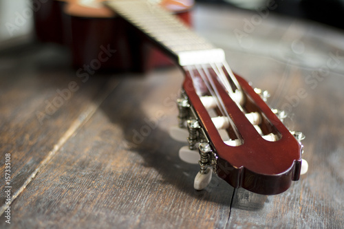 Akustische Gitarre mit feiner Blende und schönem Focus photo