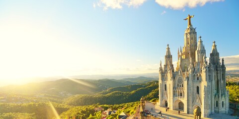 Wandcirkels Barcelona Tibidabo tempel boven Barcelona  © itsmejust