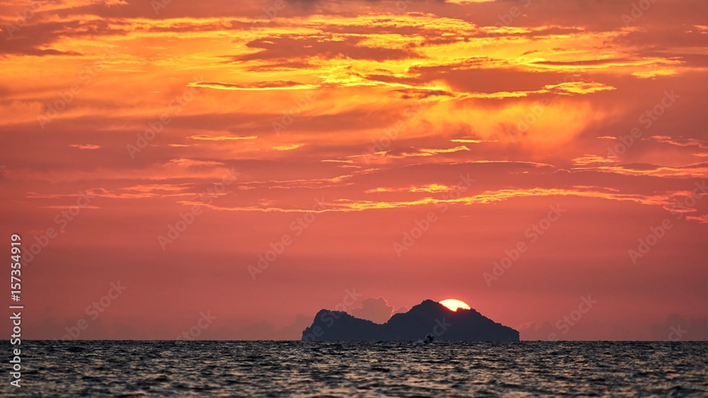 Fototapeta premium Beautiful sunset on Koh Phangan
