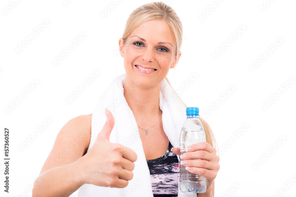 Junge Frau ist zufrieden mit ihrem Training Junge Frau ist zufrieden mit ihrem Training