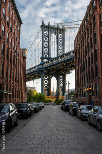 Looking at the Manhattan Bridge and Empire State Building from D.U.M.B.O © dominikfrings