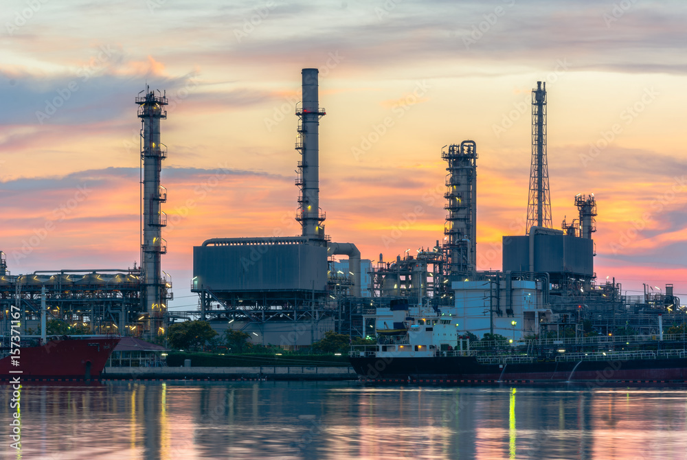 Fototapeta premium Oil Refinery at Twilight in Bangkok, Thailand