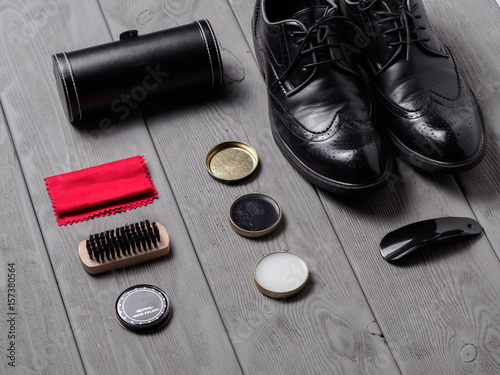 Shoe polish set with black boots