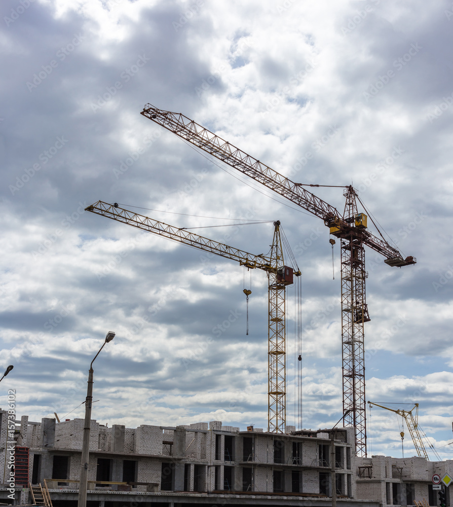 construction of high-rise buildings and cranes