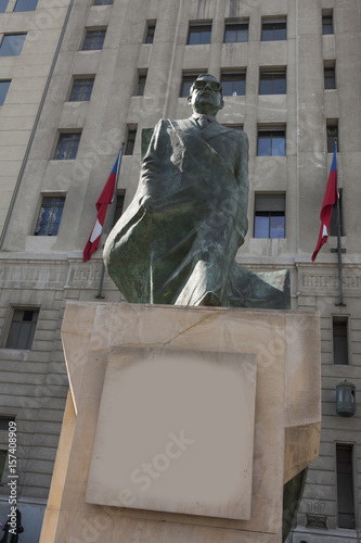 Obraz na plátne Santiago de Chile statue Salvador Allende