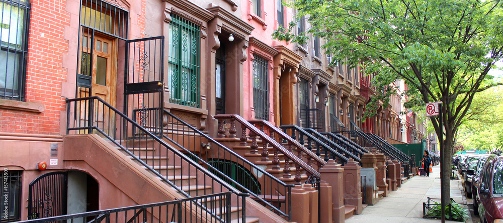 Fototapeta premium Brownstones à Harlem (Nowy Jork - USA)