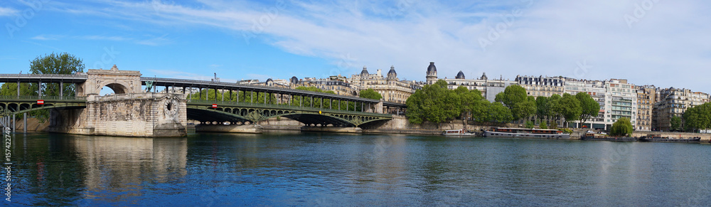 Photo of iconic bridge of Bir-Hakeim on a spring morning, Paris, France