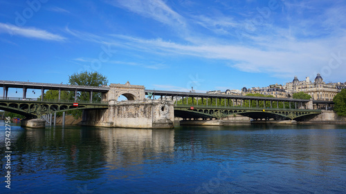 Wallpaper Mural Photo of iconic bridge of Bir-Hakeim on a spring morning, Paris, France Torontodigital.ca